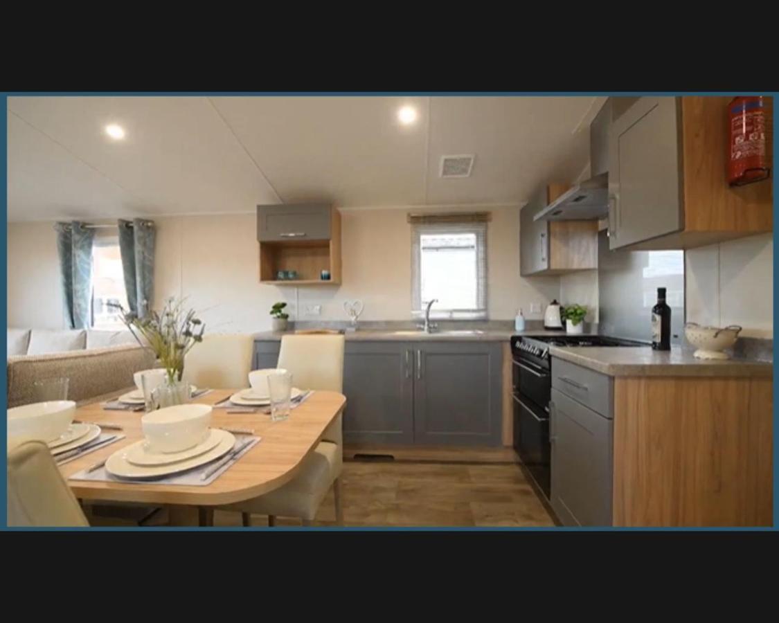 فيلا Exotic 3-Bed Caravan At Newquay Holiday Park المظهر الخارجي الصورة