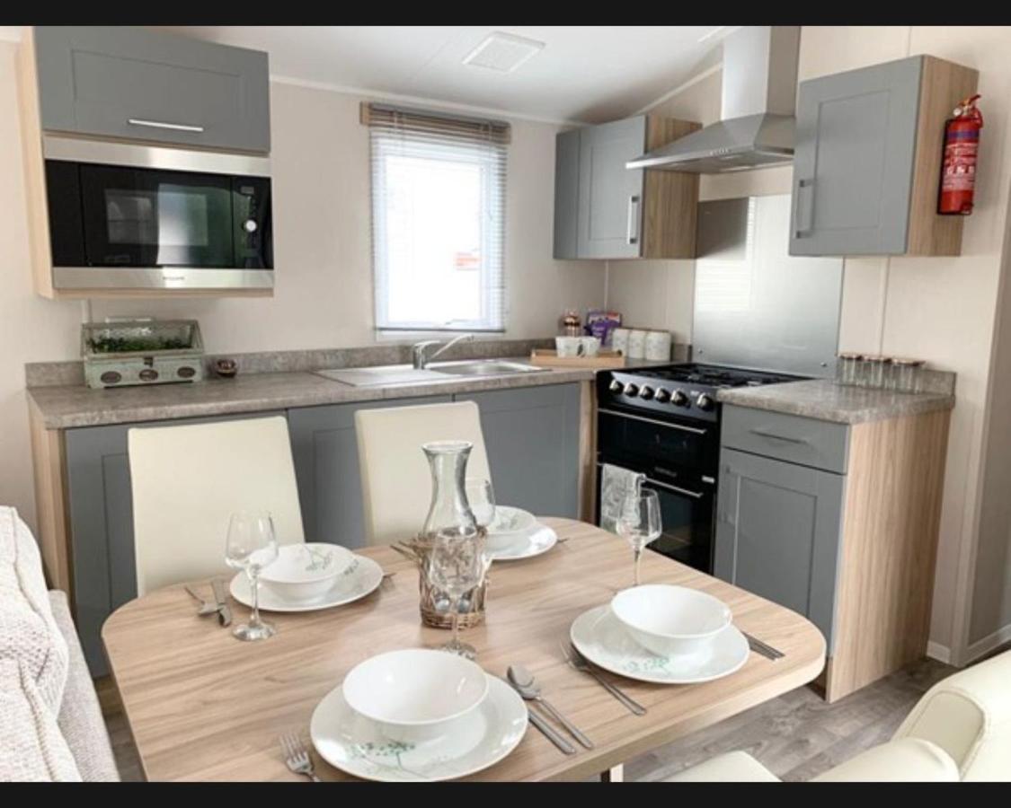 فيلا Exotic 3-Bed Caravan At Newquay Holiday Park المظهر الخارجي الصورة